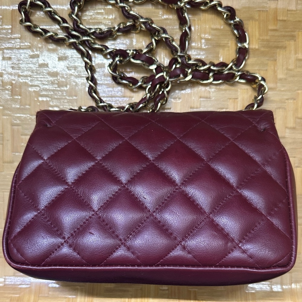 Made in Italy Elegant Burgundy Quilted Chain Bag Turn-lock - Picture 2 of 15